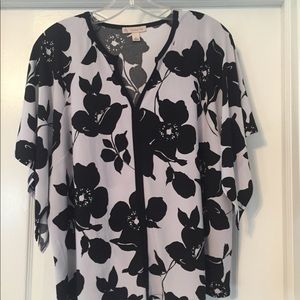 Dress Barn Flowered 3/4 Sleeve blouse